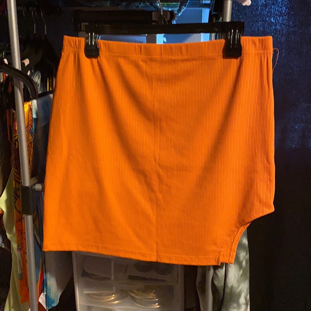 Super cute orange 🍊 mini skirt from SHEIN